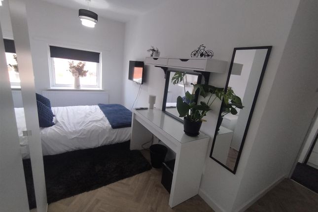 Room 5, 22, Priestsic Road, Sutton-In-Ashfield photo 3