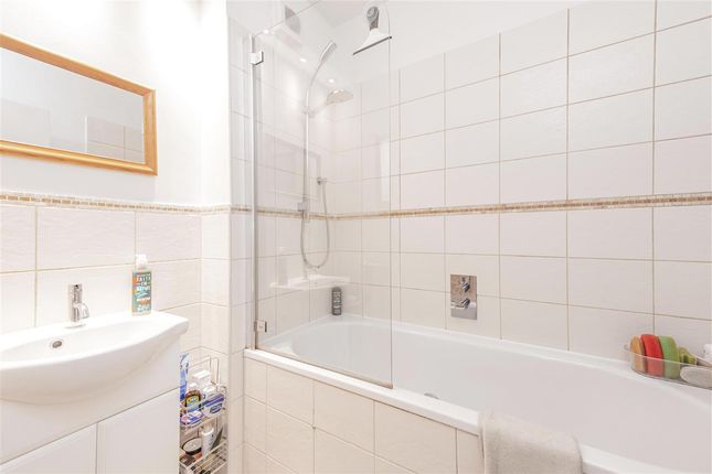 Flat for sale in Wessex Court, Putney Hill, London