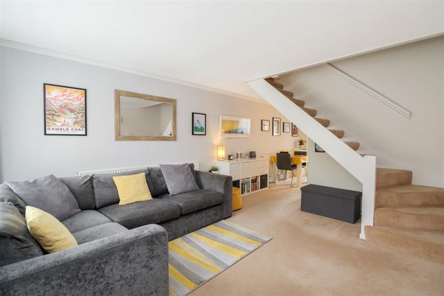 19, Naldrett Close, Horsham photo 2