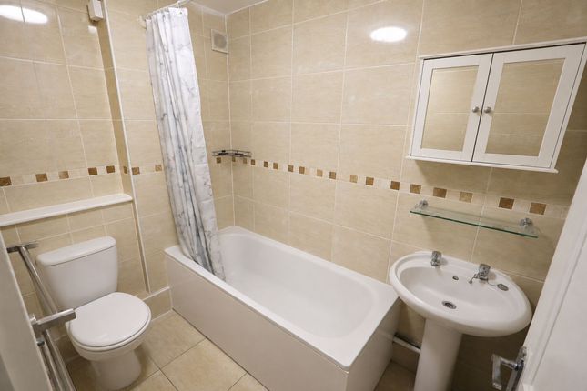 24 Chenies Court, Hemel Hempstead photo 5