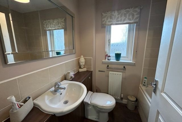 End terrace house to rent in Moreland Place, Stirling