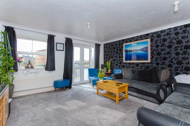 9, Manor Court, Cippenham photo 2