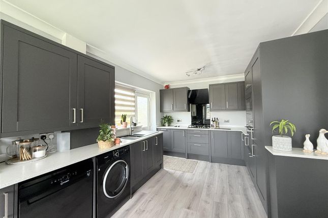 37, Queensway, Mossley photo 3