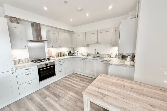 Flat 3, 3, Lake Avenue, Camberley photo 4