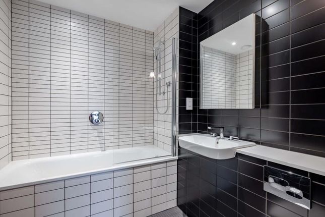 Flat 825 1, Atlantic Crescent, Wembley photo 5