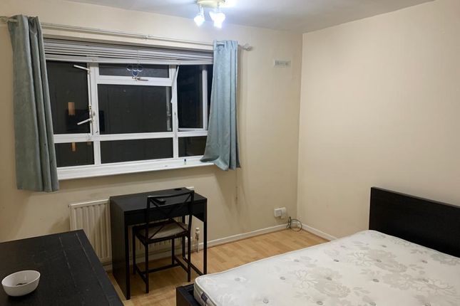 Room to rent in Ranelagh Road, London