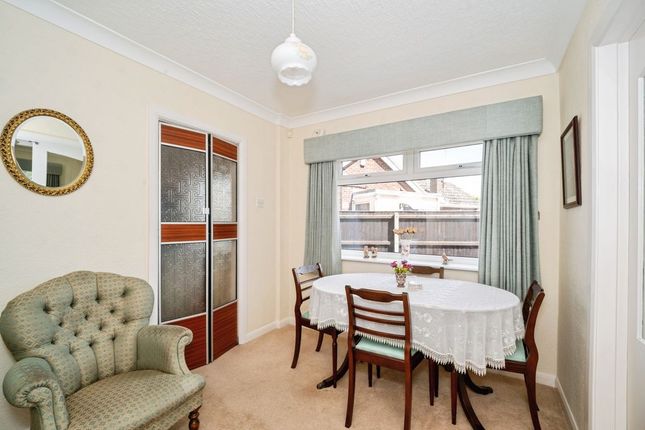 20, Clyfton Crescent, Immingham photo 4