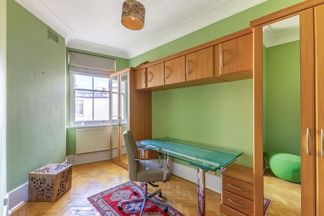 Flat 23A, North Gate,, Prince Albert Road, London photo 5