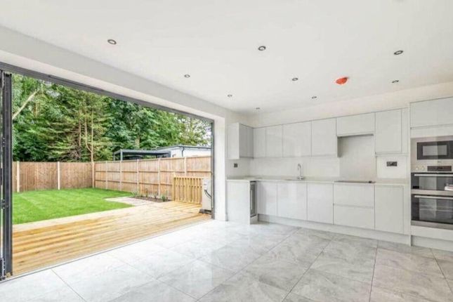 10a Sheepcote Gardens, Uxbridge photo 2