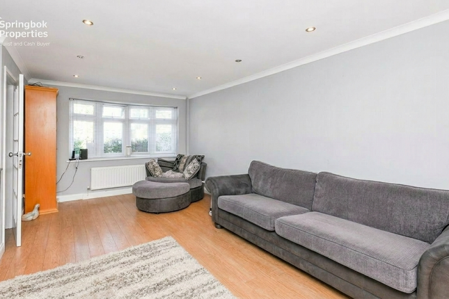 3, Bucklers Close,, Broxbourne photo 2