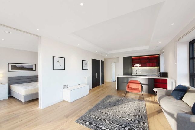 Flat to rent in Lyell Street, London