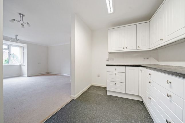 Flat 47, Summerlands Lodge,, Farnborough Common, Orpington photo 3