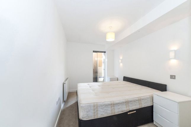 Flat to rent in Cityscape Apartments, 43 Heneage Street