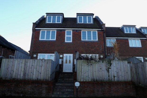 Flat to rent in Waghorn Terrace, Cranbrook