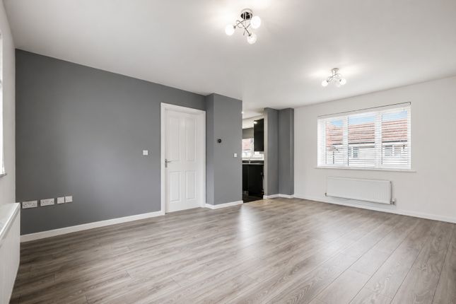 16 Liddell Drive, Basildon, Essex photo 2
