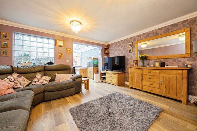 20, Calder Way, Stevenage photo 4