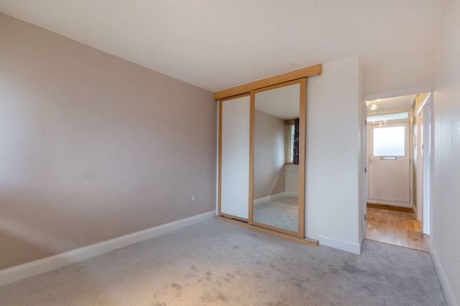 Thumbnail Flat for sale in Phipps Bridge Road, Mitcham