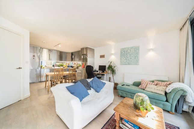 Flat 4, 2, Worple Road Mews, London photo 2