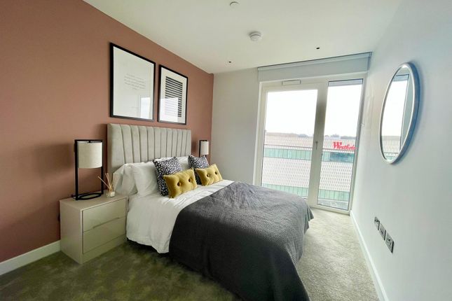 Flat for sale in Fountain Park Way, London