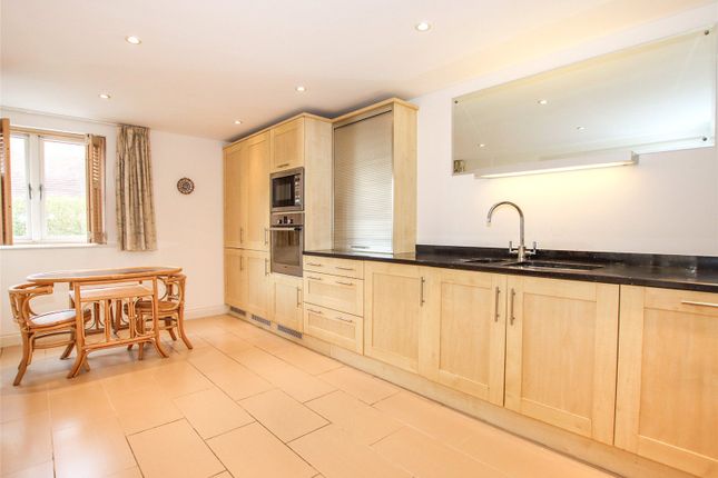 3, Halyard House, Lymington photo 3