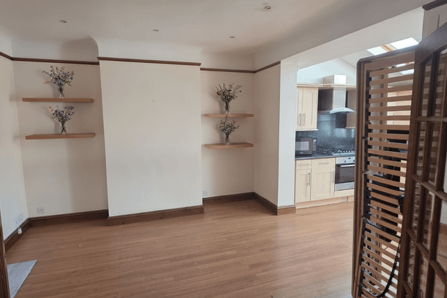 41, Shelley Crescent, HOUNSLOW photo 4