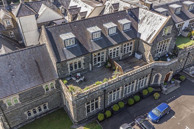 22 The Manor, Pontyclun photo 2