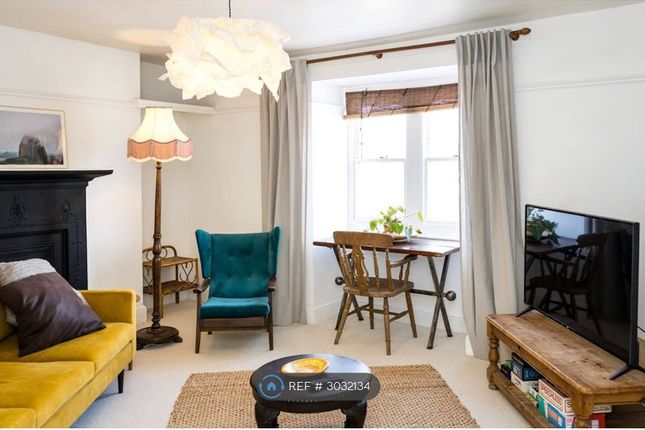 Flat   Jevington Gardens, Eastbourne photo 4