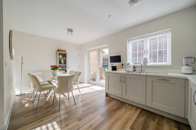 14, Bellflower Drive, Southampton photo 3