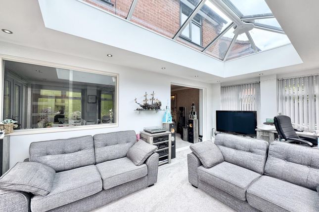 21, Forrester Close, Leicester photo 4
