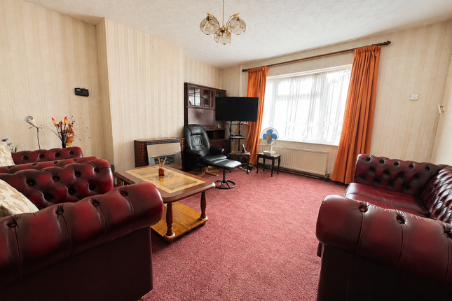 13, Northampton Avenue, Slough photo 4