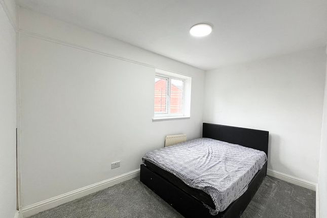 Brocade Close, Salford photo 5