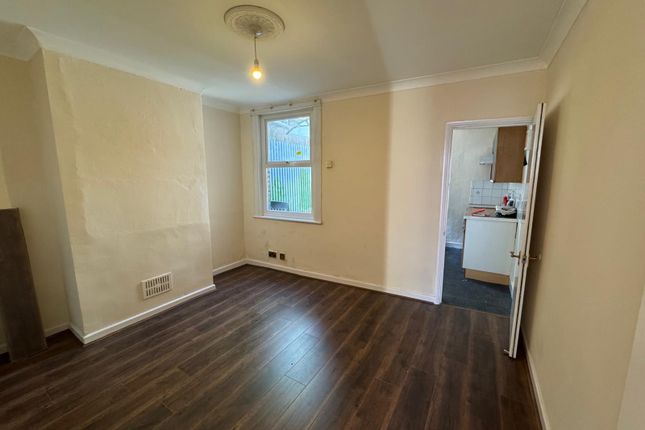 222, Castle Road, Chatham photo 3