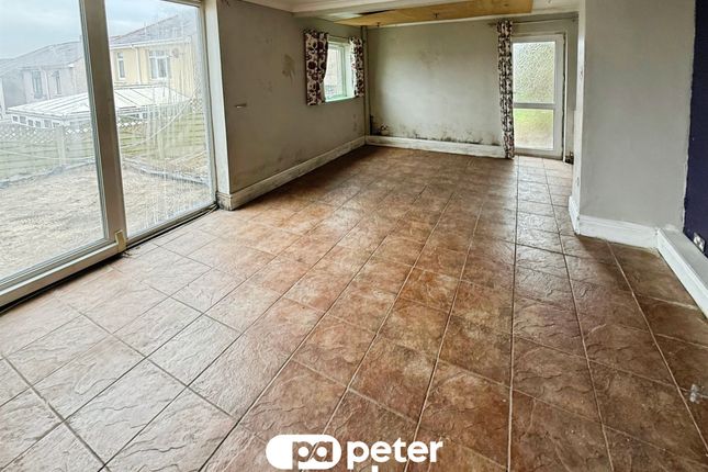 2, Brynglas, Hengoed photo 4