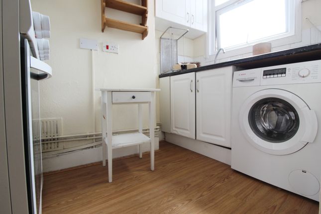 Flat B, 204 Tulse Hill, London photo 2