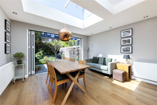 128, Clonmore Street, London photo 2