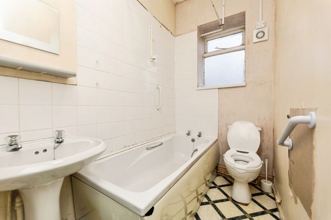 62, Troy Road, Leeds photo 4