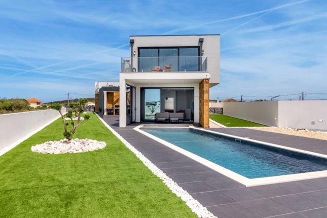 The Epitome of Modern Luxury Living - Your Dream Villa in Foz do Arelho