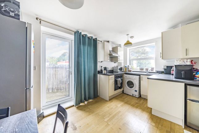 Flat 3 Century House, 23, Rosemount Avenue, West Byfleet photo 2