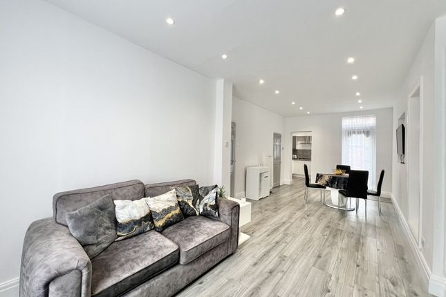 4, Heys Street, Thornton photo 2