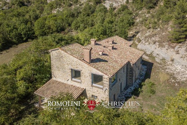 Country house for sale in Montone, Umbria, Italy
