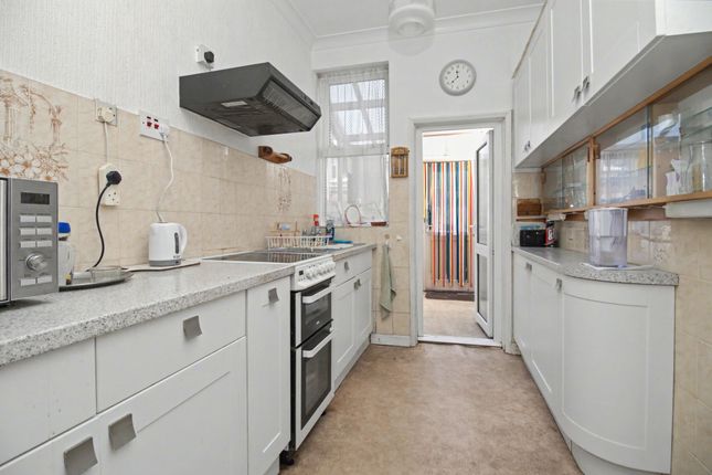 40 Frensham Road, Southsea photo 4