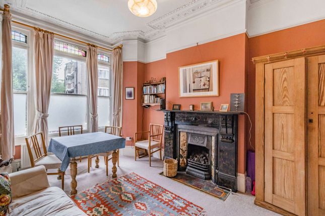 Thumbnail Terraced house for sale in Clissold Crescent, London