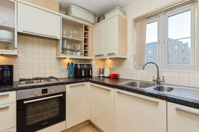 Flat 31, Barnshaw House, Coxhill Way, Aylesbury photo 4