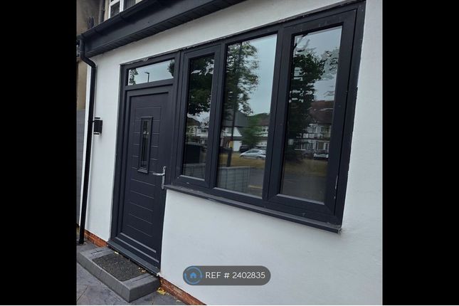 Studio flat on Robin Hood Lane, Birmingham, £1,100/mo