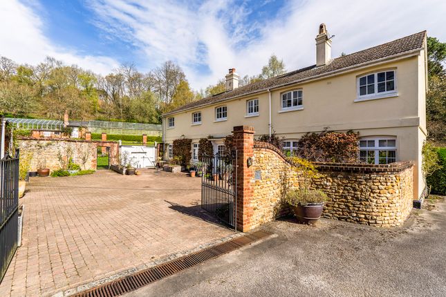 Thumbnail Detached house for sale in Gardeners Hill Road, Farnham