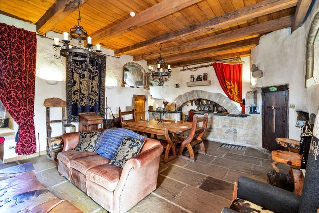 Law Castle, North Ayrshire photo 3