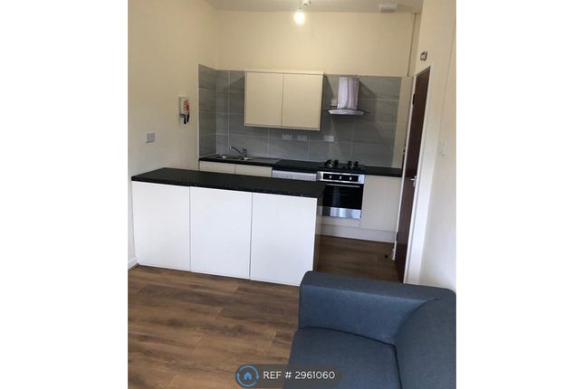 Flat  B Dickenson Road, Longsight, Manchester photo 5