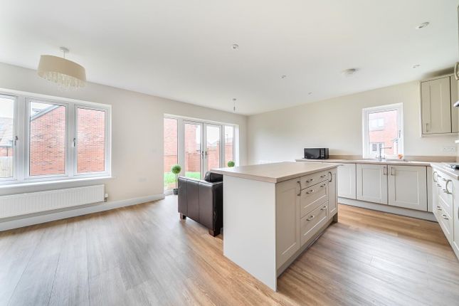 10, Silentwood Road, Eastleigh photo 3