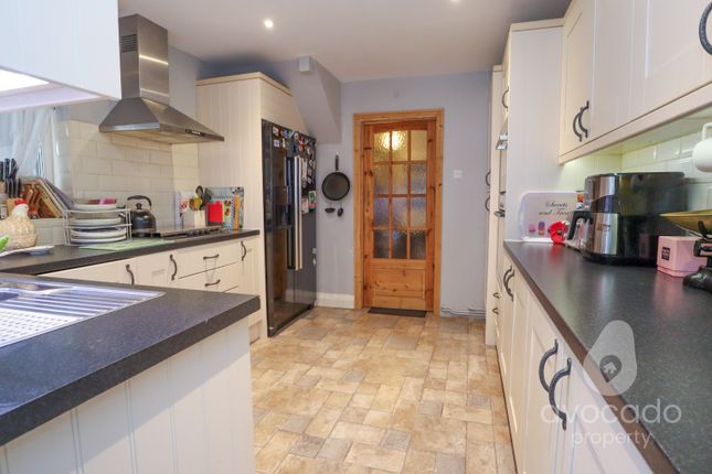 69, Giffard Drive, Farnborough photo 3