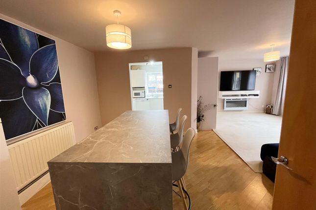 4 St Andrews Court, Brough Street West, Macclesfield photo 3